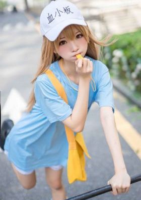 公交车上拨开少妇内裤进入
